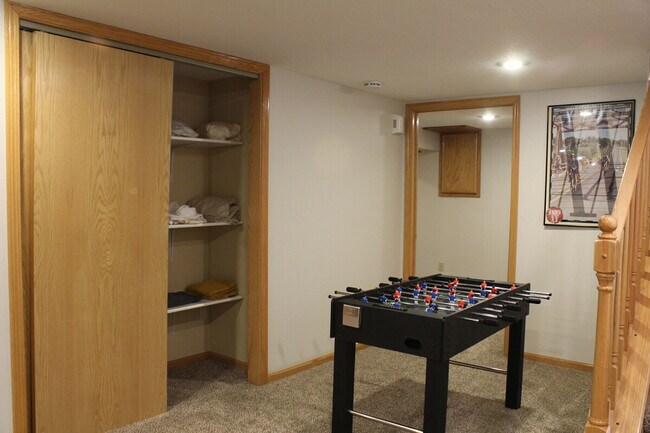 Building Photo - 202 NW Sharmin Dr