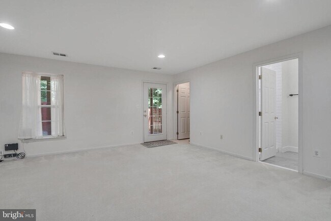 Building Photo - 6502 Trask Terrace