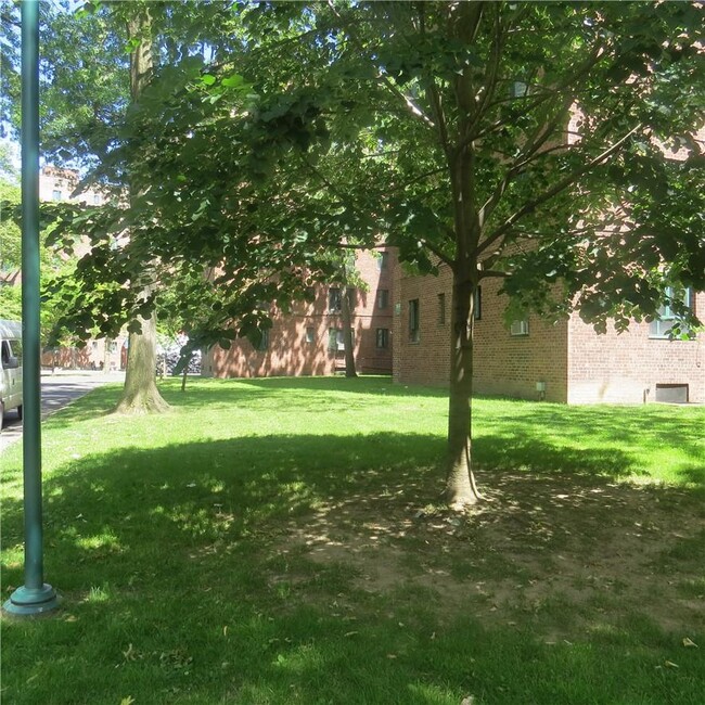 Building Photo - 1651 Metropolitan Ave