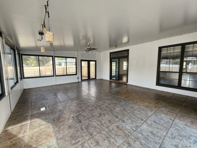 Building Photo - ***HOLIDAY SPECIAL NO RENT FOR DECEMBER*** Beautiful 4 bedroom 2 bath Home
