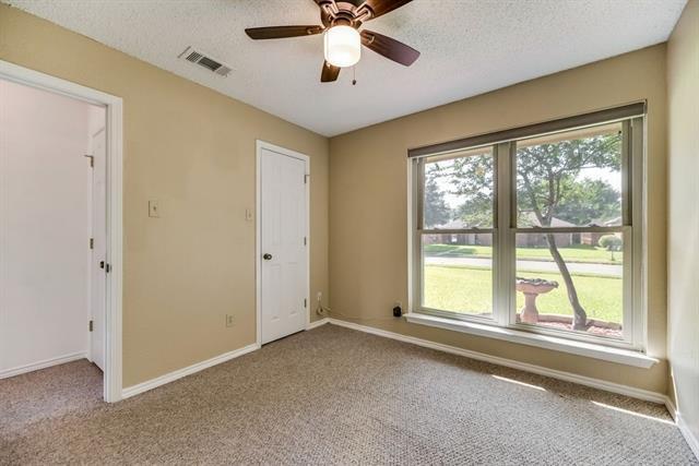 Building Photo - 2031 Lansdown Dr