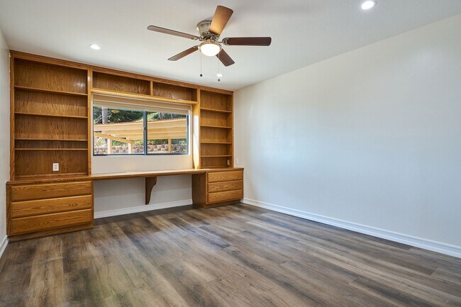 Building Photo - Aqua Vista - Entertainers Playhouse