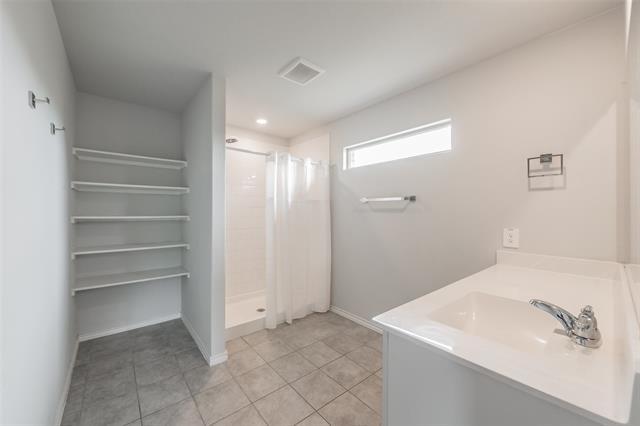 Building Photo - 104 Piping Rock Dr