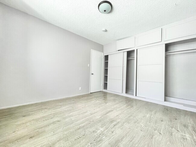 Building Photo - 854 S Sherbourne Dr