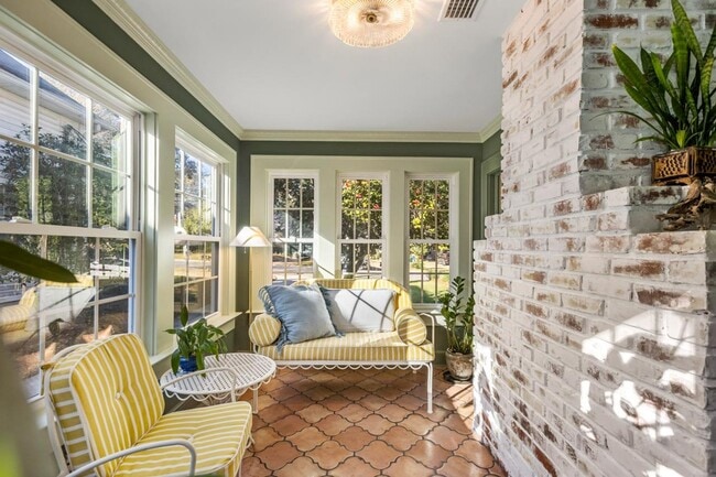 Building Photo - 821 Ingleside Ave