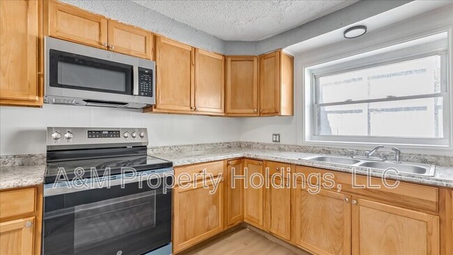 Building Photo - 841 Jackson St