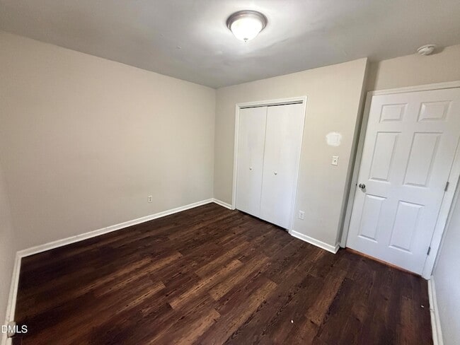 Building Photo - 4822 Hollenden Dr