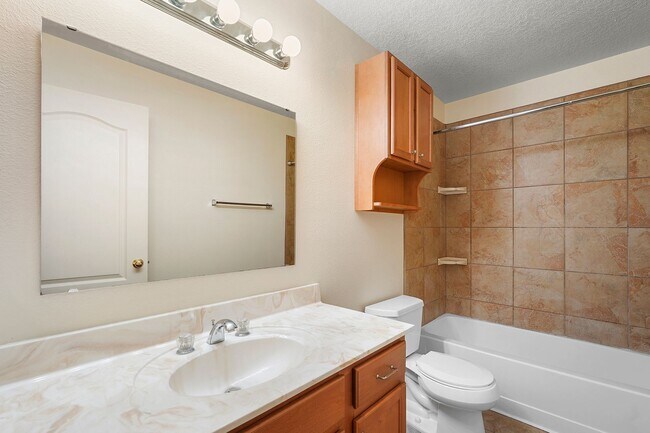 Building Photo - 270 Littler Dr SE
