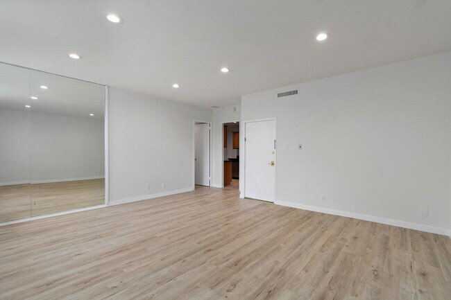 Building Photo - 10433 Wilshire Blvd