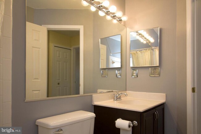 Building Photo - 5339 Buxton Ct