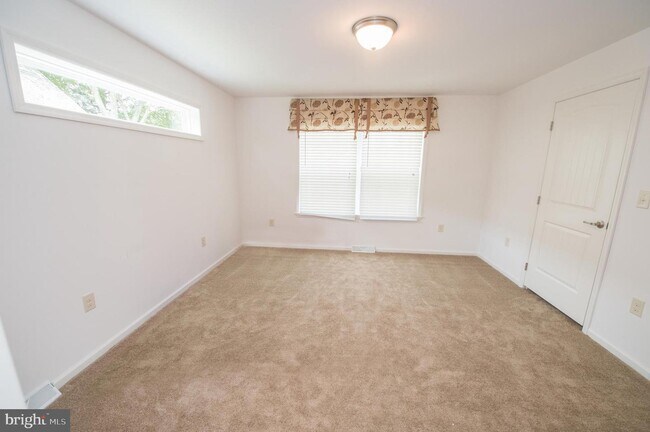 Building Photo - 18 Sabrina Dr