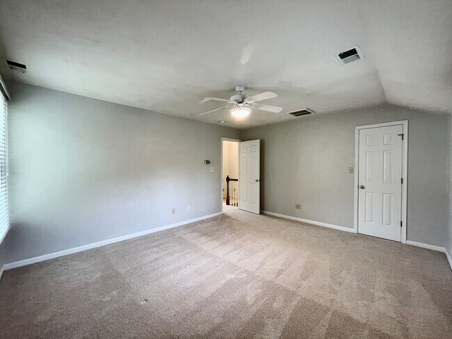 Building Photo - Available NOW! A 4-6 Bedroom Home! Attache...