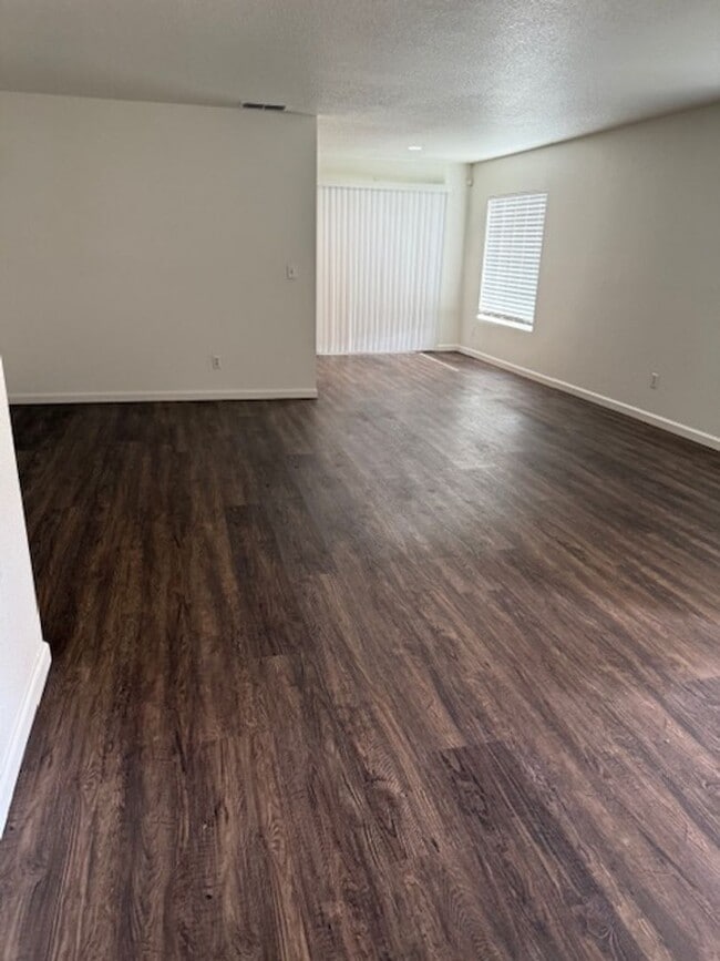 Building Photo - Cozy home in Natomas