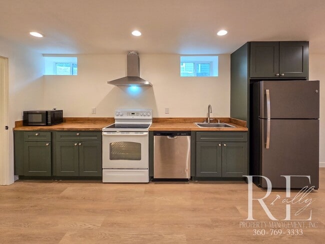 Building Photo - Cozy 1-Bed Duplex with Open Concept Living, Mini-Split Comfort & Apple Tree – Bremerton