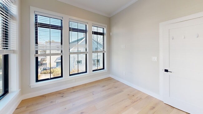 Building Photo - 147 Everett St