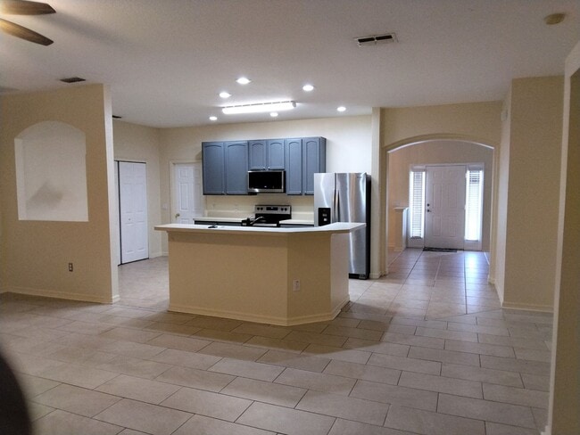 Building Photo - 554 Reddicks Cir