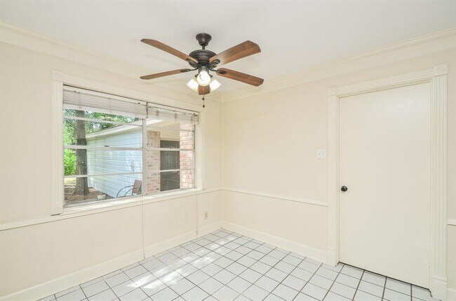 Building Photo - 6611 Cypress Point Dr