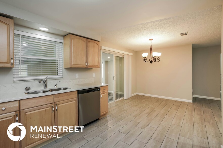 Building Photo - 16003 Woodpine Dr
