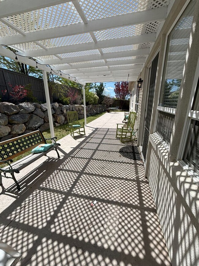 Building Photo - Sprawling Home Near UNR - One Level Living with 4 Beds - 3 Baths - 3 Car Garage