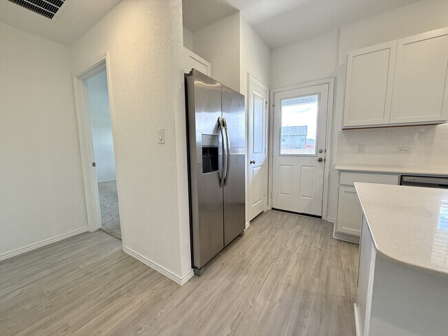 Building Photo - 273 Sormonne Lp