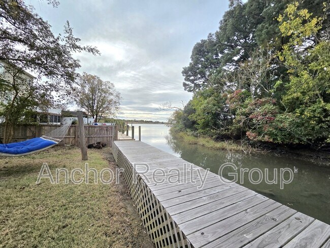 Building Photo - 14 Al St