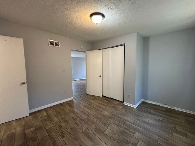 Building Photo - Phyllis Street Duplexes