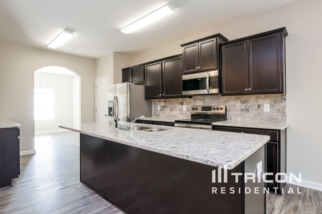 Building Photo - 357 Hawthorn Dr