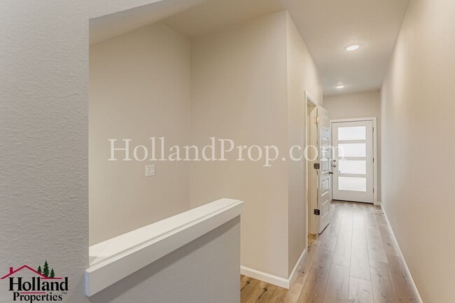 Building Photo - ** Stunning 5-Bedroom, with Pergola! Move in special $300 off first month rent*** NEW PRICE at $2...