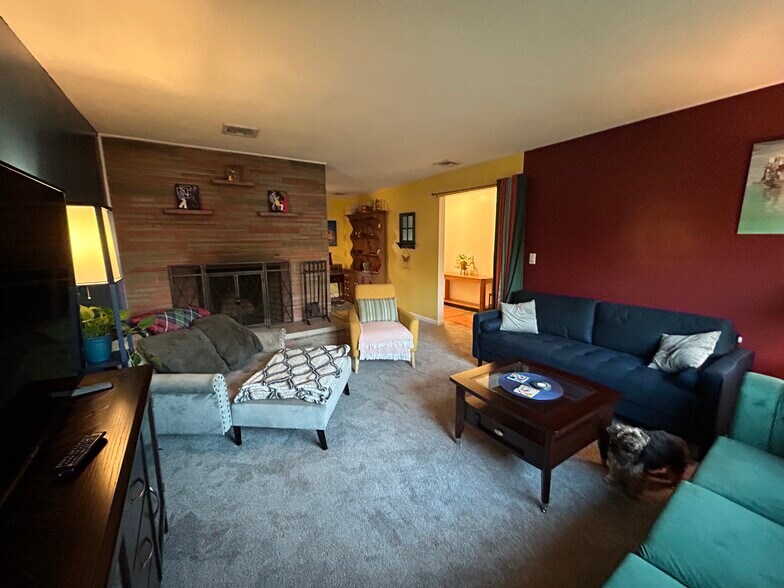 Living room - 226 South St