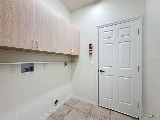 Building Photo - 856 W Silver Meadow Loop