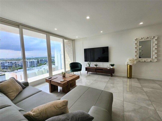 Building Photo - 3505 S Ocean Dr