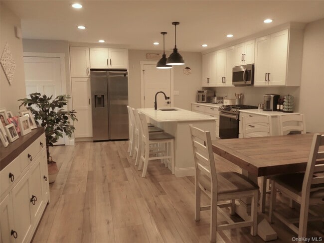 Building Photo - 108 Pilcher St