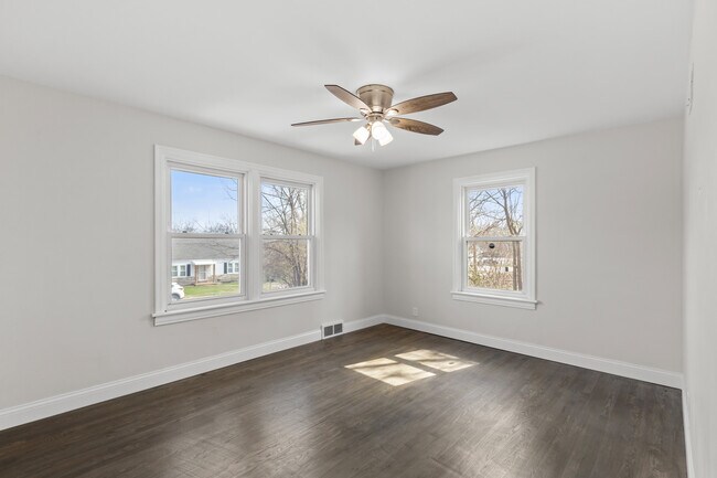 Building Photo - 223 N Dellwood Ave