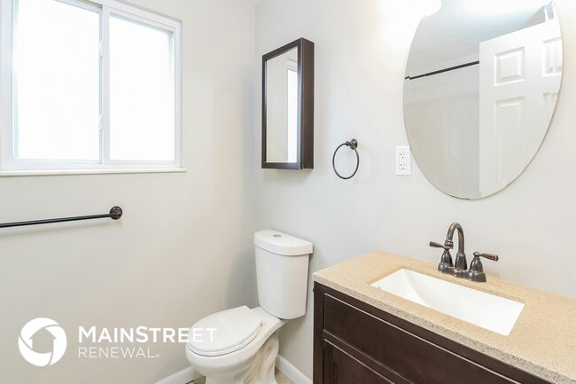 Building Photo - 1710 Galion Ave