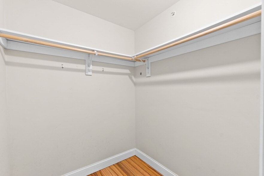 Building Photo - 270 S 20th St