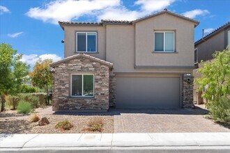 Building Photo - Spacious 5-bedroom home in gated community