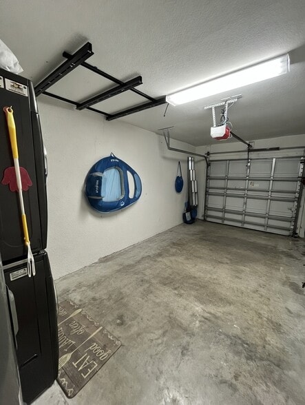 Building Photo - 8165 Pacific Beach Dr