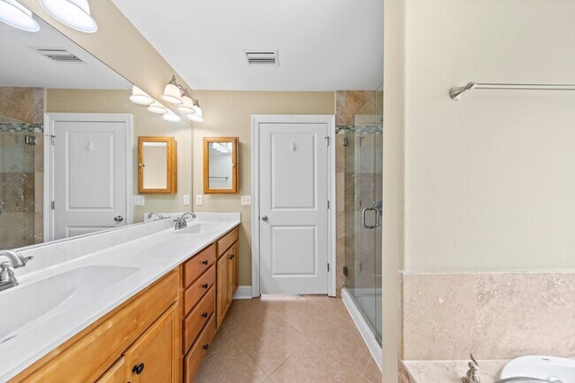 Building Photo - Fantastic 5 Bedroom in Fort Walton Beach!