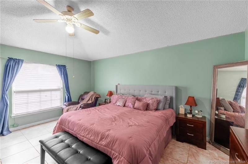 Building Photo - 556 SW Buswell Ave