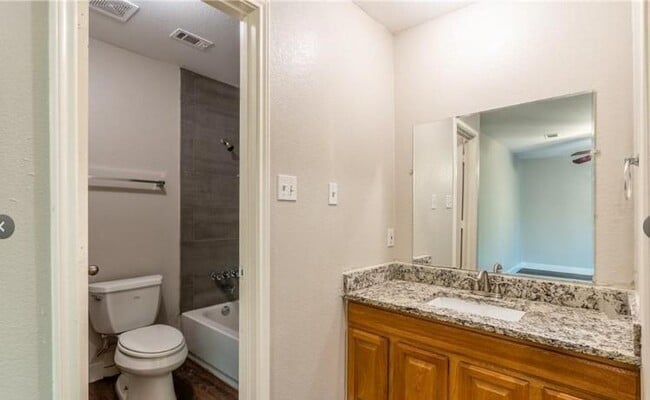 Building Photo - 2702 Little Valley Cove