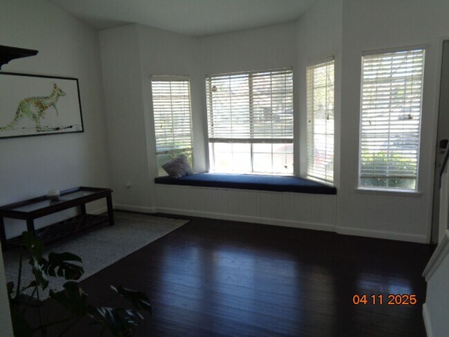 Building Photo - 3055 Paxton Ave