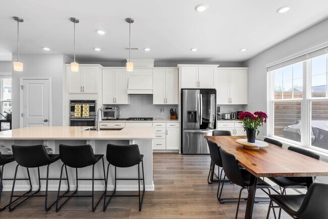 Building Photo - 2245 Kettle Falls Station