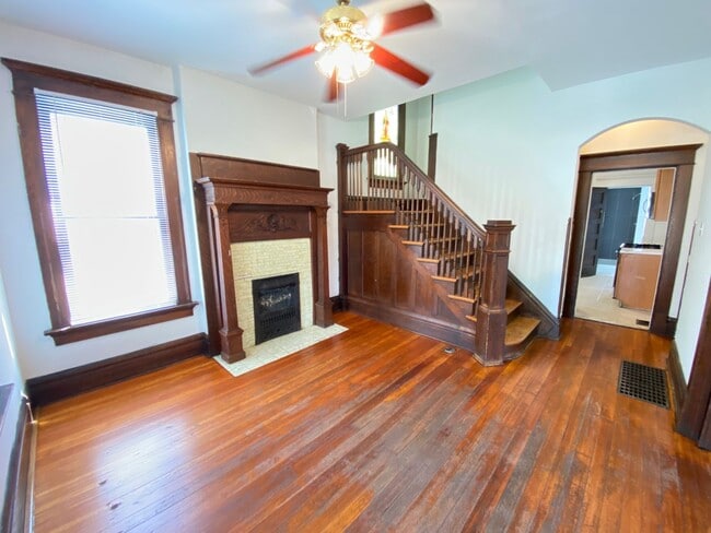 Building Photo - 141 E 12th Ave