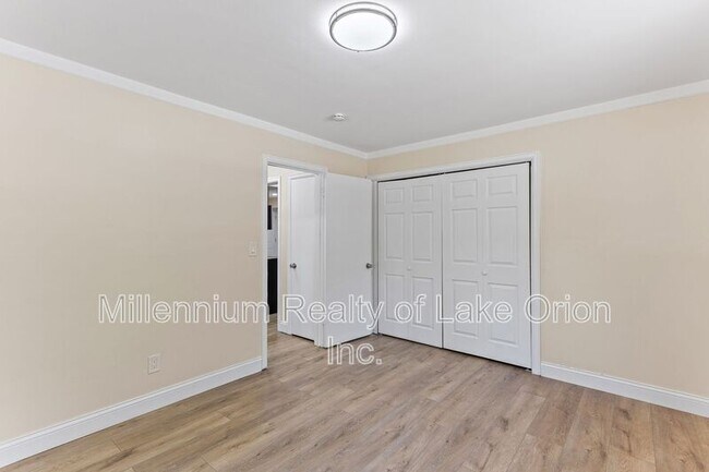 Building Photo - 24034 Meadowlark St