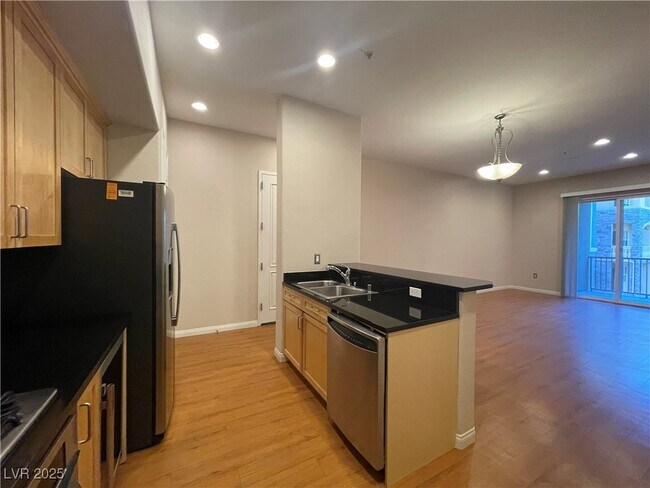 Building Photo - 68 E Serene Ave