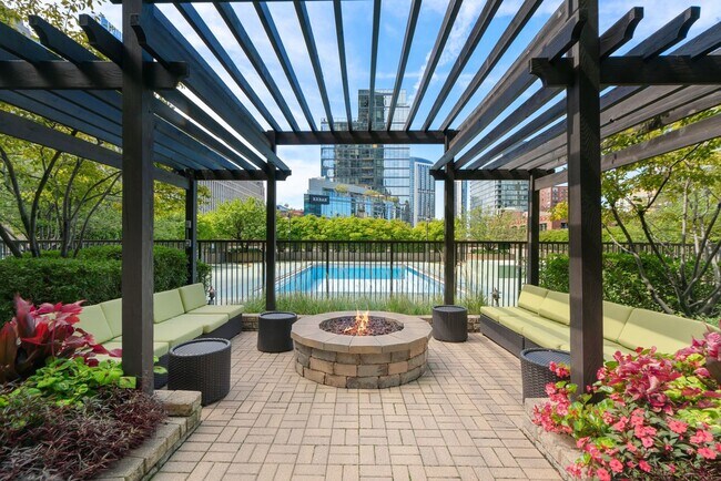 Building Photo - 400 N La Salle Dr