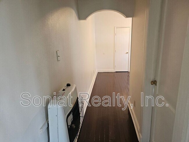 Building Photo - 215 N Pierce St