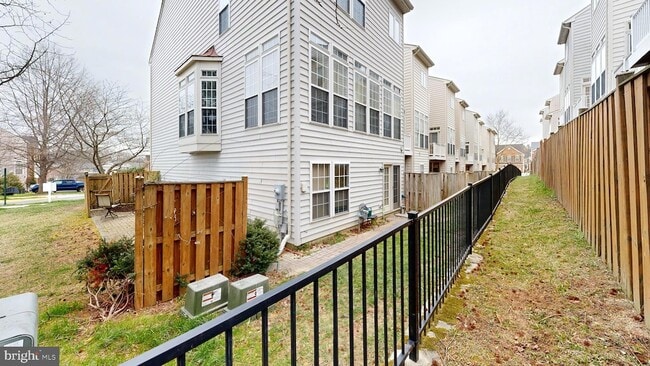 Building Photo - 9321 Hundith Hill Ct