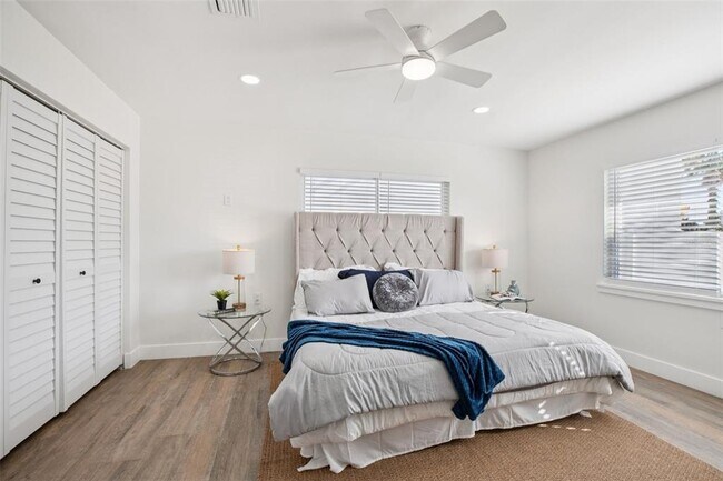 Building Photo - 1739 Bayou Grande Blvd NE