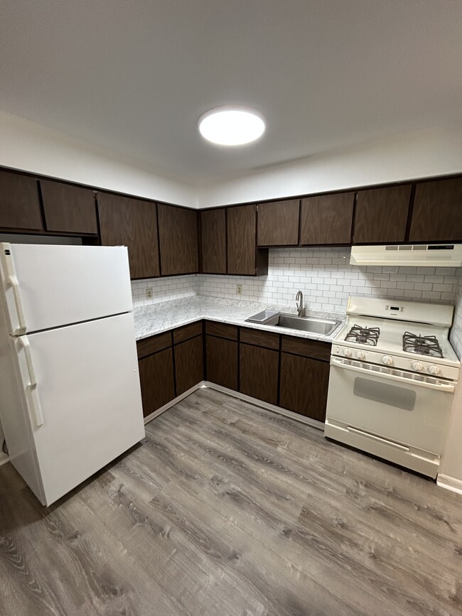 Building Photo - 1002 Main St